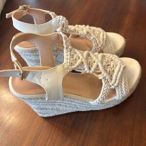 RUSAUISE WEDGE SIZE 6 WOMEN